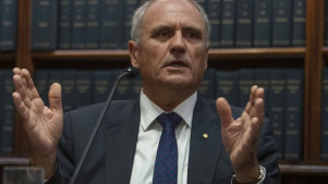 Former Treasury secretary Ken Henry has urged the government to move quickly to set up a national integrity commission.