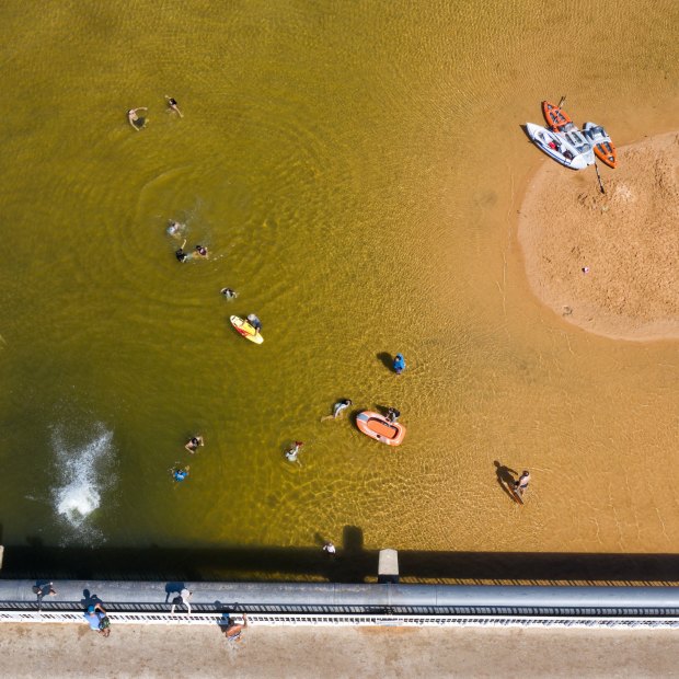 Kids jump from the Narabeen Bridge in Sydney during a heatwave in January 2021.