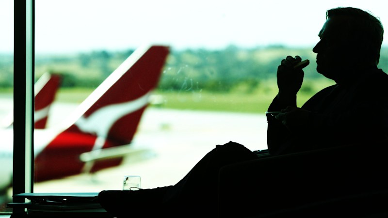 Government grounds taxpayer-funded Qantas Club memberships