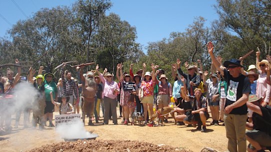 Opponents of the Lloyd Street bridge design say they are not being listened to. 