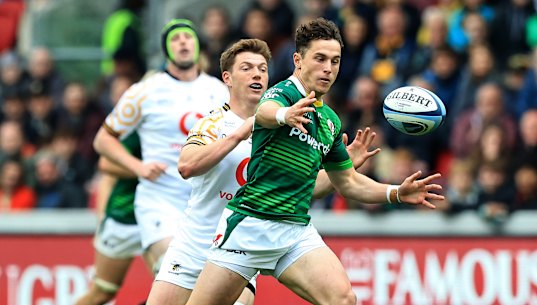 BRENTFORD, ENGLAND - MAY 01:  Henry Arundell of London Irish  catches the ball on the way to score a second half try during the Gallagher Premiership Rugby match between London Irish and Wasps at Brentford Community Stadium on May 01, 2022 in Brentford, England. (Photo by David Rogers/Getty Images)