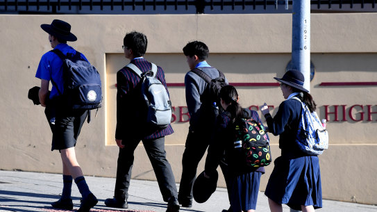 School students will benefit from simplification when they return to face-to-face classes. 