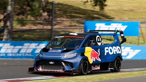 The Ford Supervan 4.2 in action at Bathurst.