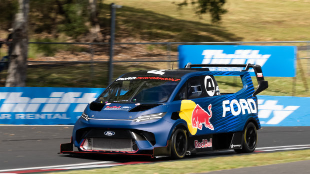 The Ford Supervan 4.2 in action at Bathurst.