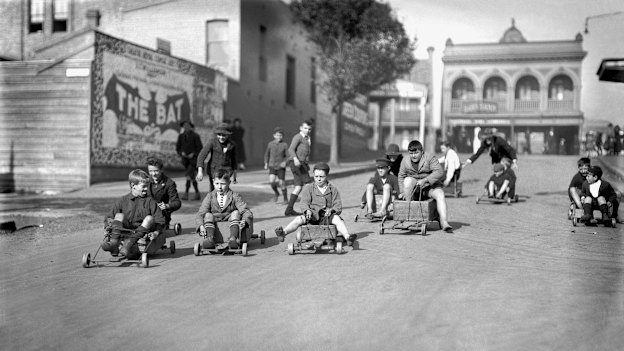 Children and their billy carts on the streets of Sydney circa 1920.