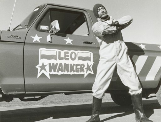 Paul Hogan as Leo Wanker, stuntman extraordinaire.
