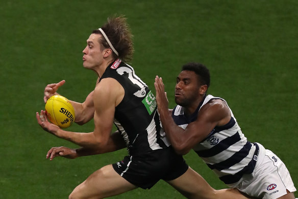 Darcy Moore competing against Esava Ratugolea on Thursday night.
