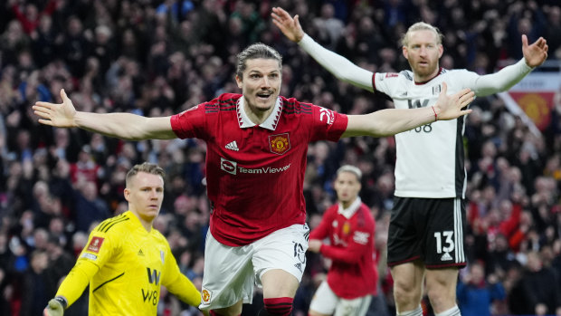 Two minutes of madness as Fulham lose two players, manager and lead in cup defeat to Man United