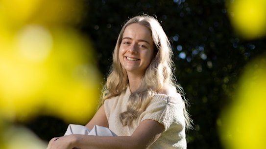 Zoe Kapolos, a new graduate working in women’s health, will present a petition to the House of Representatives calling for statutory endometriosis and adenomyosis leave. 