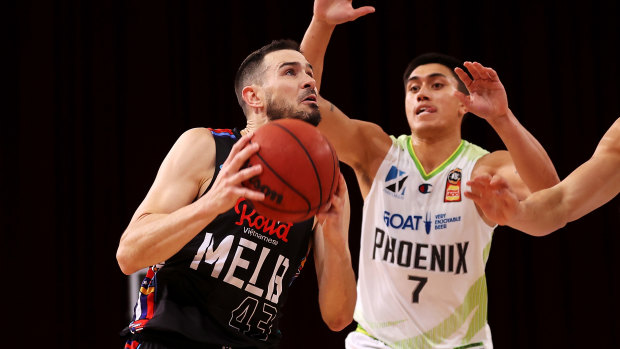 Melbourne United’s Chris Goulding drives the ball to the basket in game three against South East Melbourne Phoenix.
