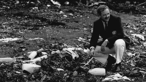 Ian Kiernan among the litter at Balls Head Bay, Wollstonecraft, for the first Clean Up Australia Day in 1989. 