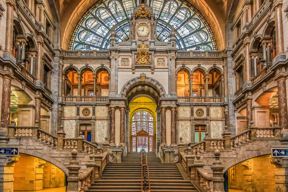 Antwerp Station: safe and easy to navigate.