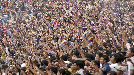 A huge crowd celebrated 2014 IPL champions Kolkata Knight Riders in Kolkata, India. 