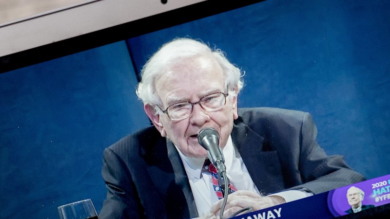 Buffett cedes reins, accelerates giving