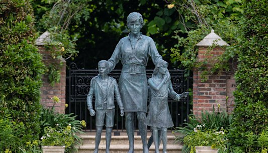 The new statue of Princess Diana was commissioned in 2017 to mark the 20th anniversary of her death.