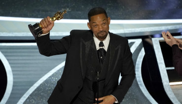 After his earlier outburst at Chris Rock, an emotional Will Smith collects best actor for King Richard.