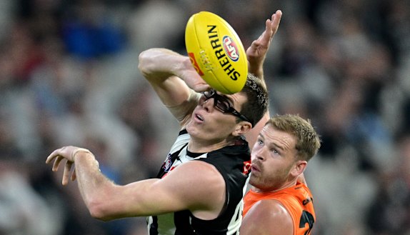 Collingwood’s Mason Cox had a field day against the Giants.