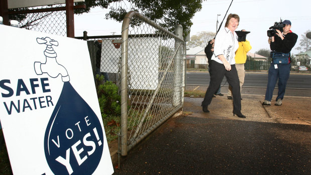 Mayor Di Thorley enters a polling station during the referendum on recycled water in 2006.