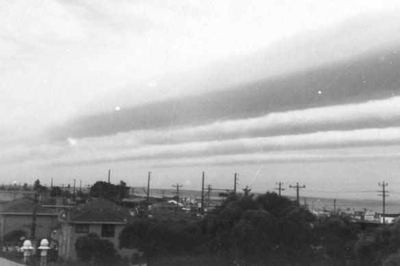 A rare roll cloud over Port Phillip Bay on 6 January 1984.
