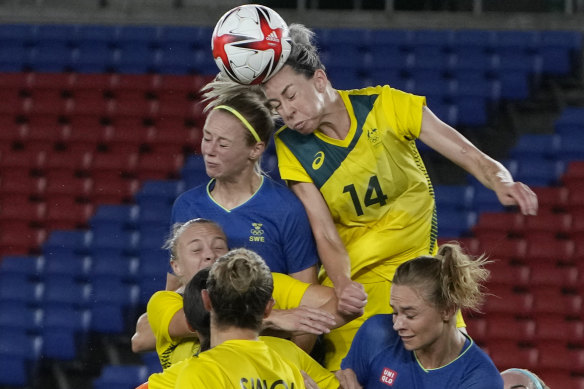 Alanna Kennedy rises to a set piece