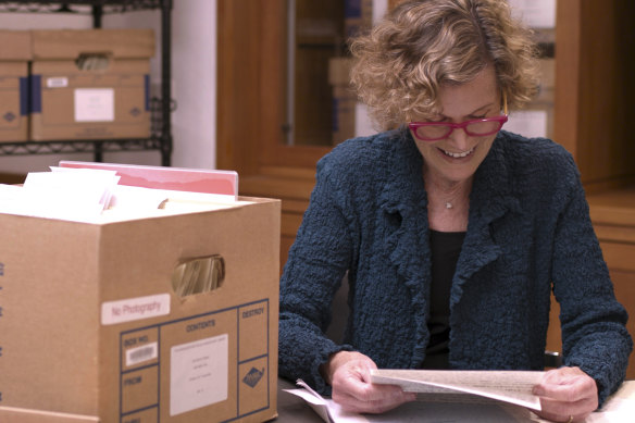 Judy Blume reading letters from fans in Judy Blume Forever.