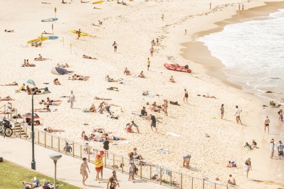 Beachgoers flock to Bronte Beach on Boxing Day, following a large gathering on Christmas Day amid concerns it could spark more COVID-19 cases.