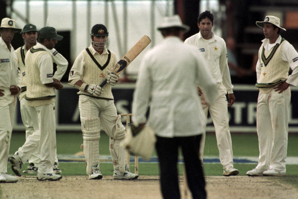 Justin Langer stands his ground after edging Wasim Akram behind against Pakistan in 1999.