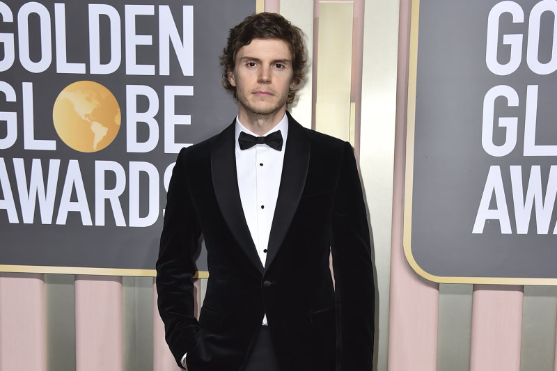 Evan Peters Golden Globes 2023