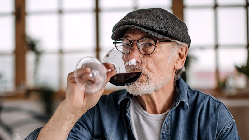 Experts used to drink to curb dementia risk. This research stopped them