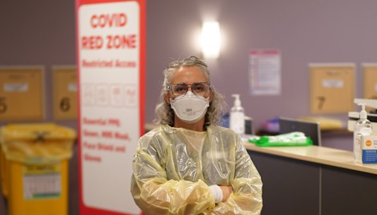 Dr Vicki Woodward, medical lead at the Royal Women’s Hospital’s COVID Ward, says pregnant mothers with the virus who are transferred to intensive care were vaccinated. 