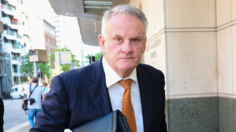 Latham obsojen zaradi primerjave premierja s Hitlerjem v »zelo žaljivem« izpadu