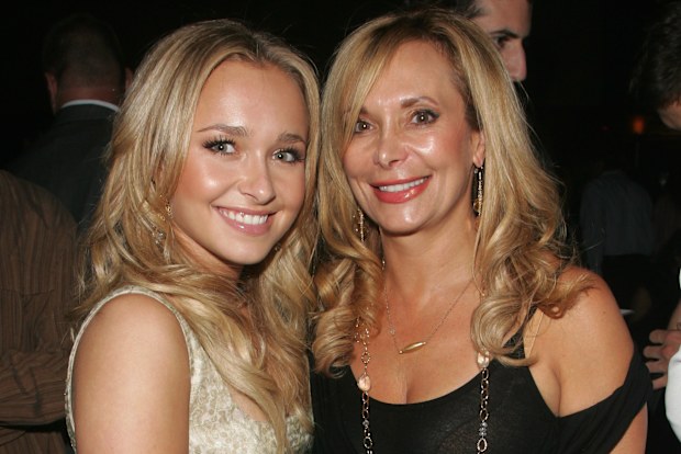 NEW YORK - JUNE 14: Actress Hayden Panettiere and her mother Leslie Vogel attend the after party for the HBO premiere of the fourth season of “Entourage” on June 14, 2007 in New York City. (Photo by Peter Kramer/Getty Images)