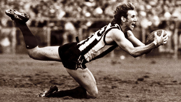 Collingwood legend Peter Daicos in action.