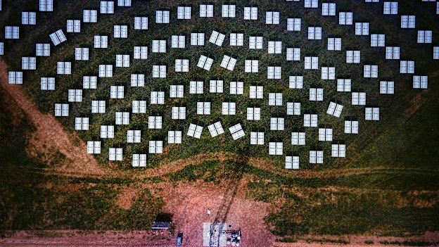 An aerial view of the RayGen Power Plant Carwarp Project in Mildura. 