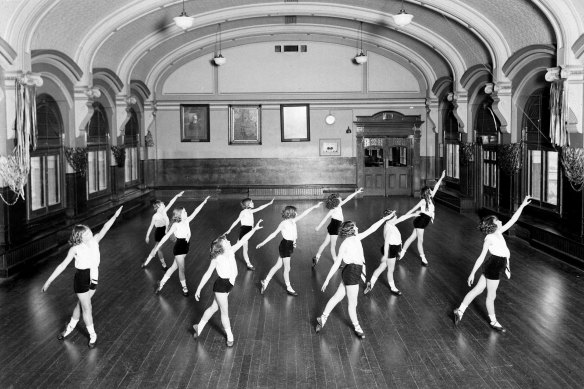 A 1930 “physical culture” class in the Flinders Street Station ballroom.