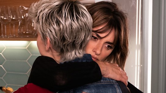 Penelope Cruz and Milena Smit in Parallel Mothers.