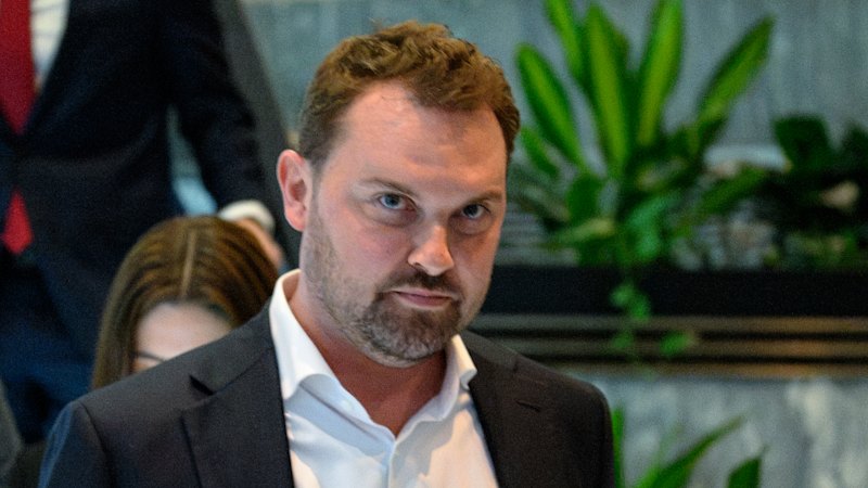 Kickbacks, Fijian holidays and pub meetings: Lobbyist’s tough day at ICAC