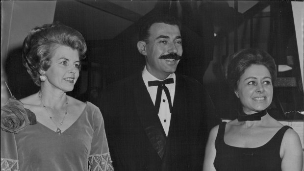 Enrico Taglietti (centre) with wife Francesca (right) and Mrs John Howse at the opening of the Taglietti-designed Associated Chambers of Manufacturers of Australia in 1966.