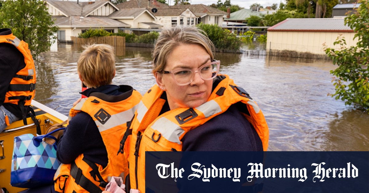 NSW floods: Forbes' residents hunker down in anxious wait - Vimarsana News