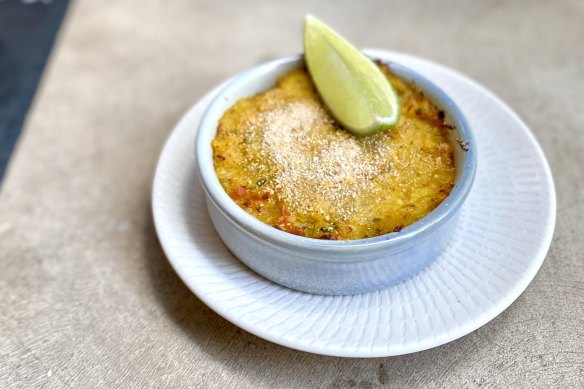 Casquinha de siri (Brazilian crab cake).