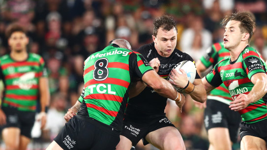 Dylan Edwards runs the ball into traffic ... with a broken foot.