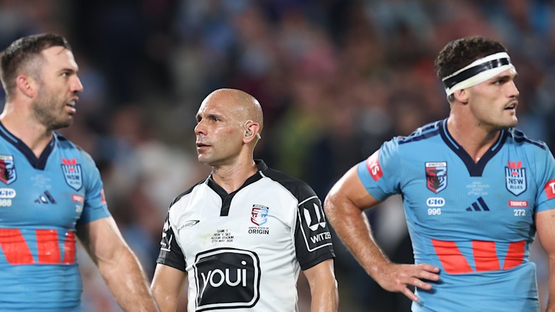 NRL top referee Ashley Klein returns to trackside amid $400k gambling controversy