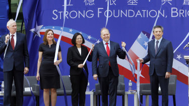 From left; Chairman of the American Institute in Taiwan (AIT) James Moriarty, US assistant Secretary of State Marie Royce, Taiwanese President Tsai Ing-wen, and others pose before inaugurating the de facto embassy in Taipei on Tuesday.