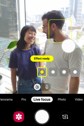 Live Focus mode on the Samsung Galaxy S10+ camera.
