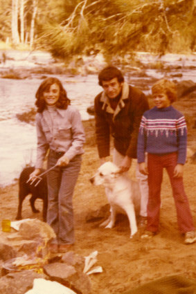 At the Murumbidgee River with Karyn and his father in 1972.