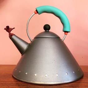 As well as household items such as Michael Graves’ Whistling Kettle, one can often spot his salt and pepper shakers, along with his corkscrew, also from the mid-1980s.