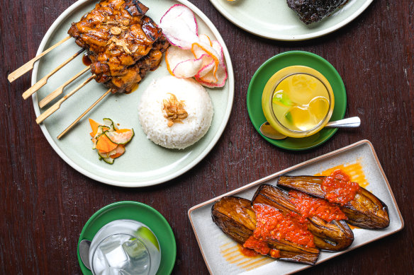 Sate ayam (chicken satay) and iga bakar kecap (grilled beef ribs).