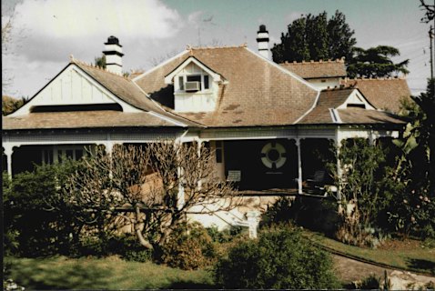 This Queen Anne style house is one of the first built in the north shore suburb of Killara. But its architectural style could be described in several different ways.