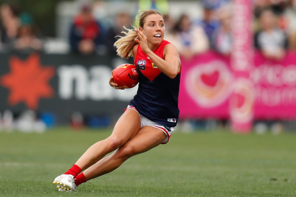 Eliza McNamara in action for the Demons.