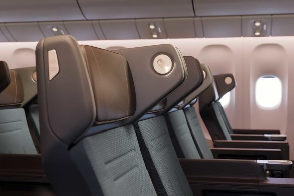 Passengers can enjoy added privacy thanks to an adjustable wing with an integrated reading light.